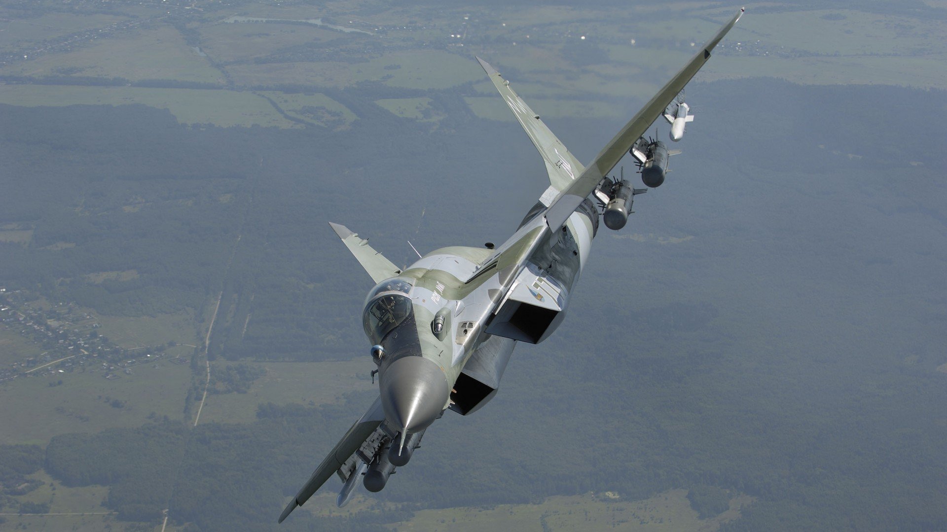 绿茵与球台间的火焰，一场跨界的状态鏖战