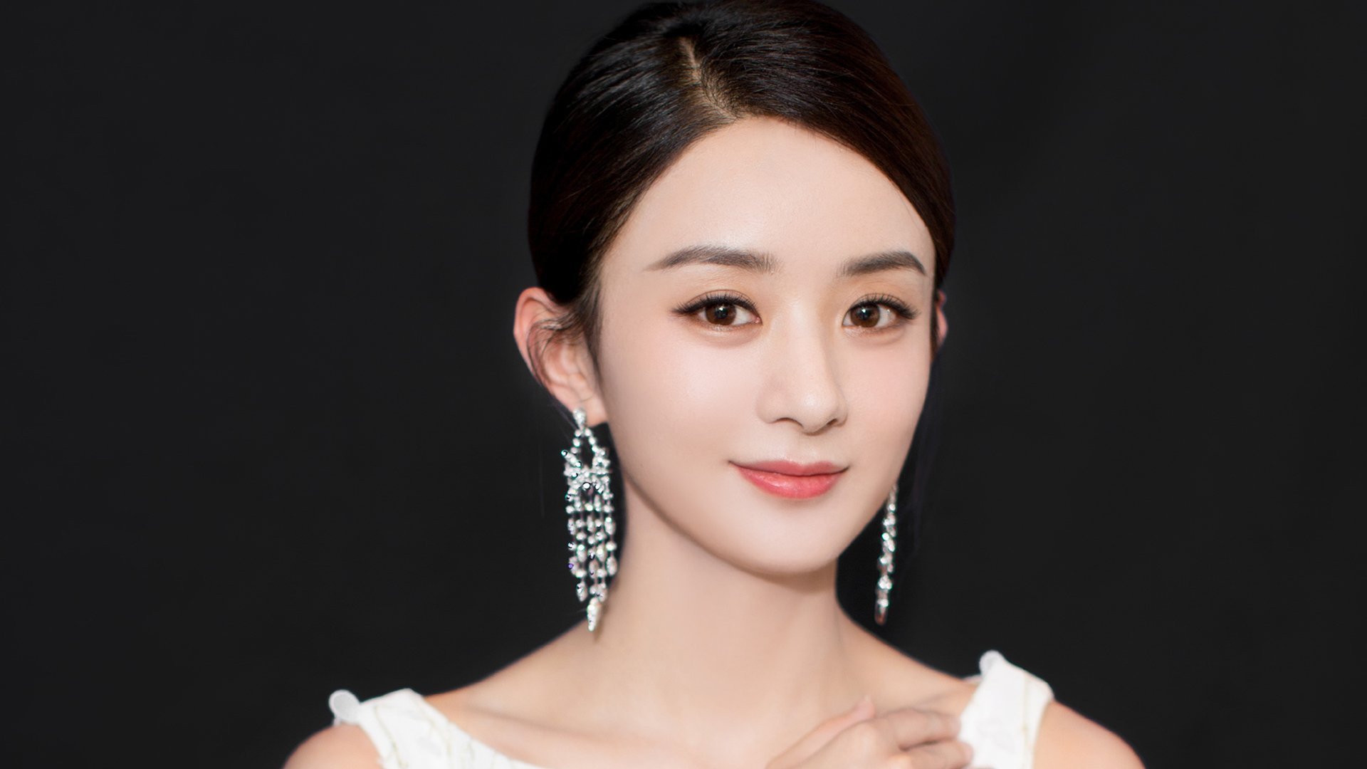 聚光灯下的巨人，英格拉姆舞台越大越强，粤浙对决见证真正的明星