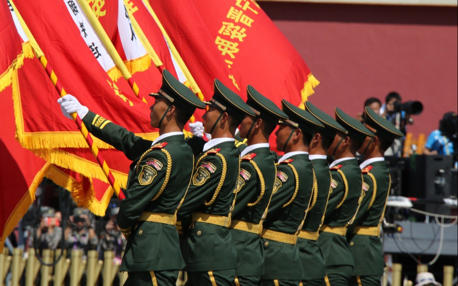 跨越国界的传奇一战，当佛罗伦萨轻取克罗地亚，阿圭罗在美加墨的星空下接管比赛