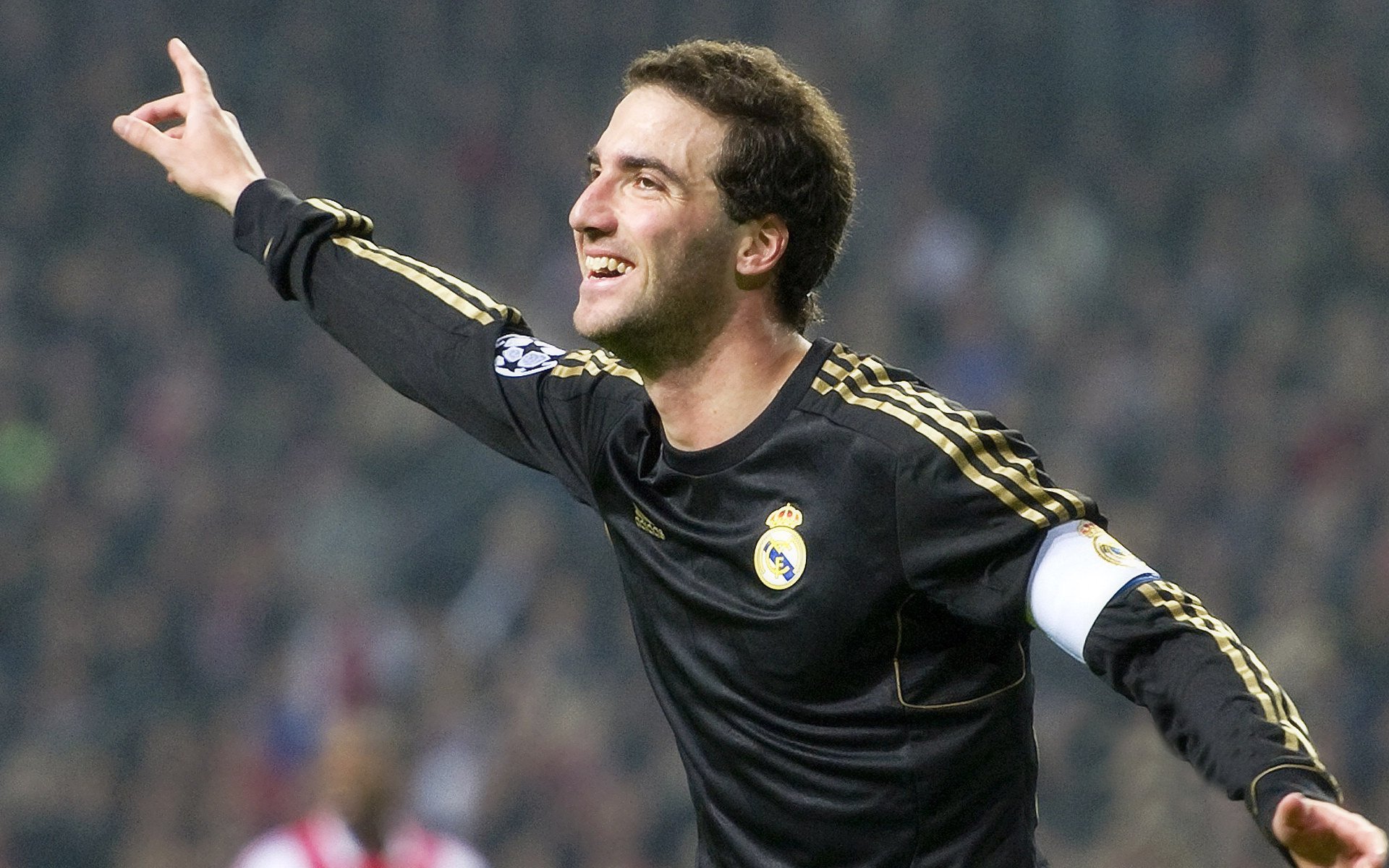 黄金年代，那一夜，斯通斯用英格兰的脊梁定义冠军